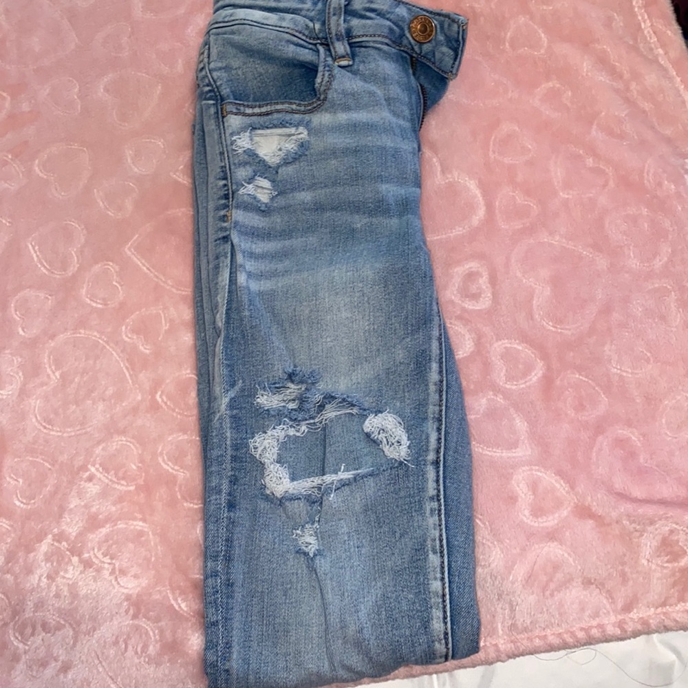 LIGHT WASHED AMERICAN EAGLE SKINNY JEANS